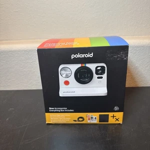 Polaroid Now Essentials Box: Instant Camera (2nd Gen) with Automatic Focus White - Picture 1 of 5
