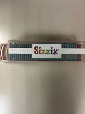 Sizzix Sizzlits Sidekick АЛФАВИТ, ЦИФРЫ и пунктуация 35 штампов кисть в коробке - Изображение 1 из 4