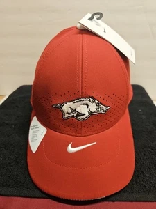 Arkansas Razorbacks Hat Nike Team Issue Performance Vented Snapback Cap H72 - Picture 1 of 9