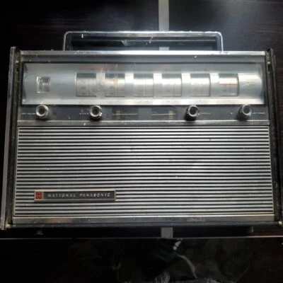 Vintage National Panasonic RF-3000A. Japan 6 Band 19 Transistor 10 Diode - Image 1 of 4