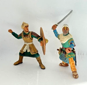 Figuras retiradas de 2 guerreros sarracenos de Schleich Knights — mujer y espadachín - Imagen 1 de 7