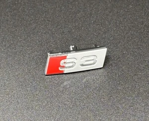 Volante Audi S3 A3 S3 Logotipo Insignia Emblema 8V0419685 Original Nuevo - Imagen 1 de 2