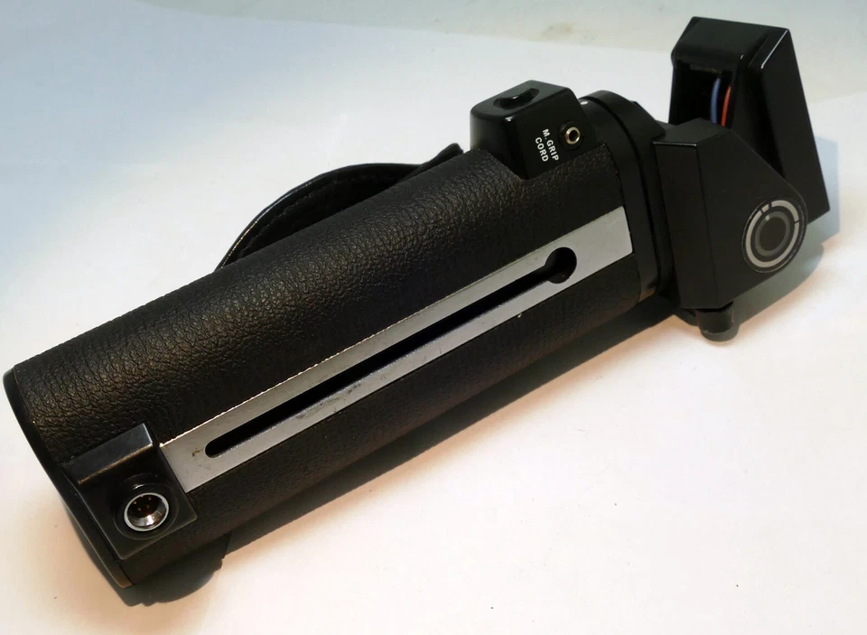 Olympus Bounce Grip Flash (not sure what model , missing bracket ) - UNTESTED - Image 1 of 4