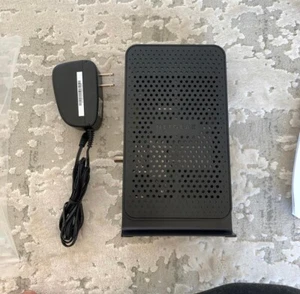NETGEAR N600 (8x4) WiFi DOCSIS 3.0 Cable Modem Router (C3700) - Picture 1 of 2