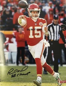 PATRICK MAHOMES 8X10 AUTENTICO DI PERSONA AUTOGRAFO RISTAMPA FOTO IMMAGINE RP - Foto 1 di 1