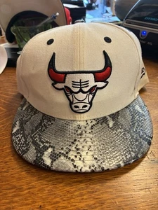 Chicago Bulls Snakeskin SnapBack Hat Awesome FREE Shipping - Picture 1 of 9