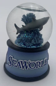 Vintage SeaWorld Shark Snow Globe Figurine Blue - Picture 1 of 6