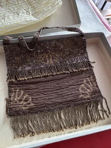 Sac de soirée français années 1920 micro-perles avec pompons et doublure cuir de chèvre - Photo 1/6