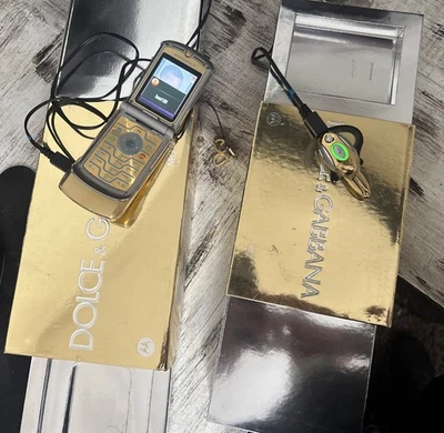 Teléfono Dolce&Gabbana Motorola Razr Dorado Abatible, Orejera Raro Leer Descripción Foto 1 de 4