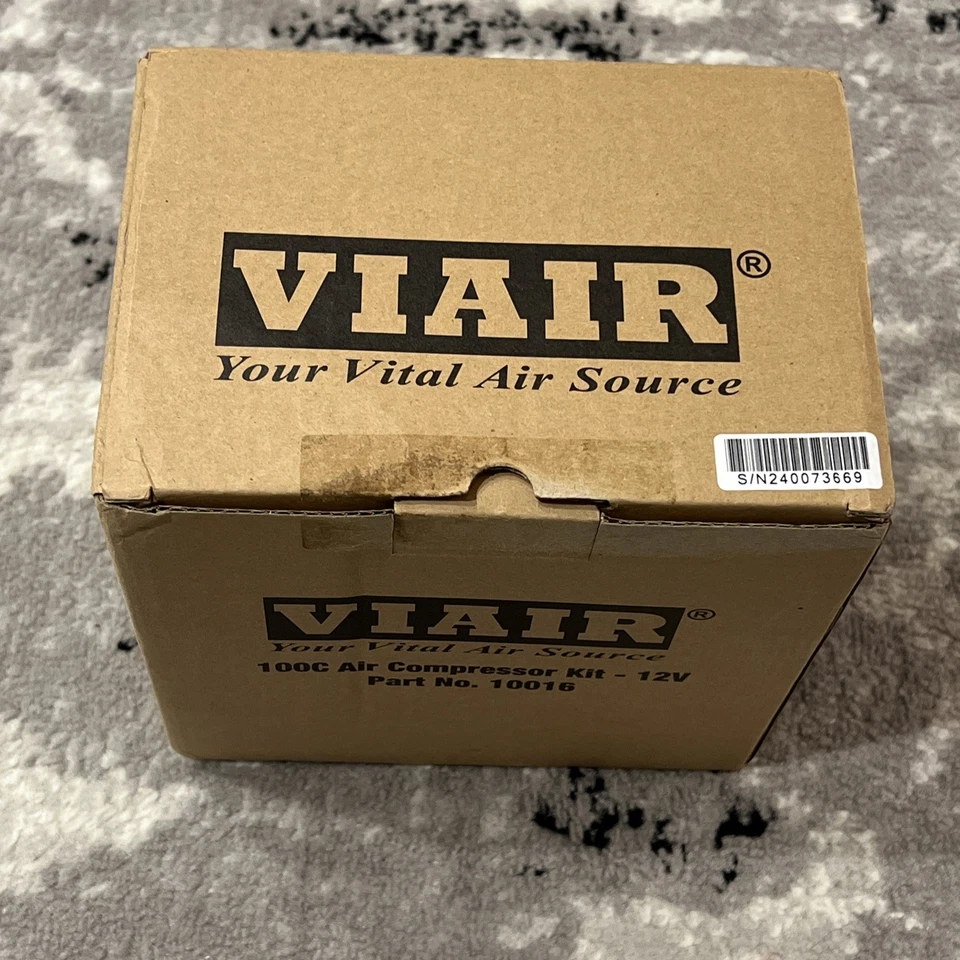 VIAIR 10016 100C 铬压缩机套件 带欧米茄风格安装支架 — 第 1/4 张图片