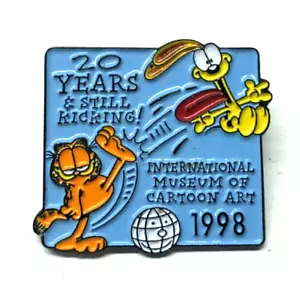 Vintage GARFIELD ODIE International Museum Cartoon Art 1978 Pin 20 Years #20 - Picture 1 of 2