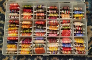 DMC Lot Of 75 Variations And Coloris Floss On Bobbins - Picture 1 of 1
