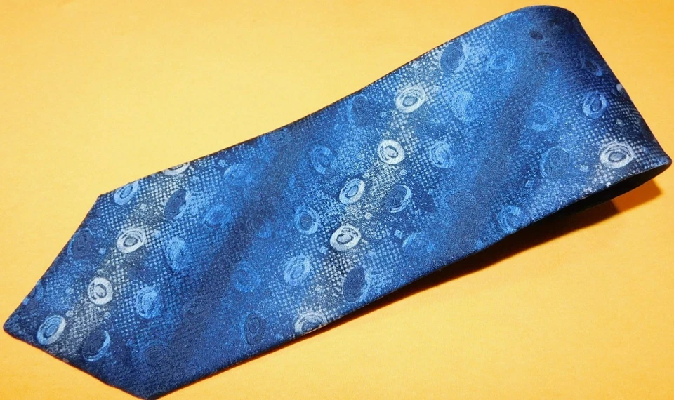 YVES SAINT LAURENT DISCOS AZUL/CINZA MOTIVO GRAVATA POLIÉSTER - GRAVATAS - GRAVATAS DE DESIGNER. - Imagem 1 de 3