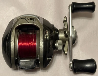 Carrete de pesca Quantum Bill Dance para diestros baitcast 6,2:1 DS300CX Foto 1 de 4