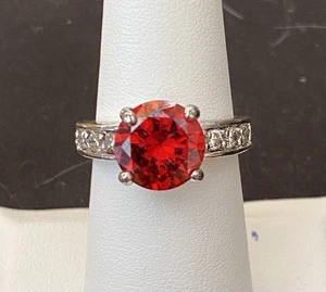 Solitario Rubí Redondo 10 mm con 3 Diamantes en cada Lado Talla Ajuste de plata 6,5 - Imagen 1 de 8