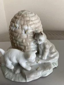 Vintage Ornament Kätzchen mit Bienenstock - Bild 1 von 5