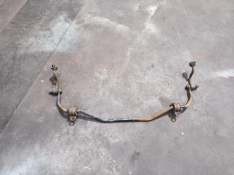 Barra estabilizadora trasera antivuelco Nissan X-Trail Tekna T31 2.0 D 2012 RHD 173 DCI Foto 1 de 4