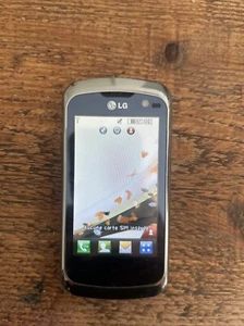 LG KM570- Silber Débloquer / Smartphone Lg Arena Super État 🇫🇷 - Photo 1 sur 4