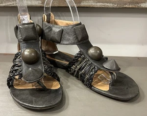 Sandalias de gladiador de cuero Kallisté hechas en Italia 37 tachuelas de bronce trenzadas - Imagen 1 de 9