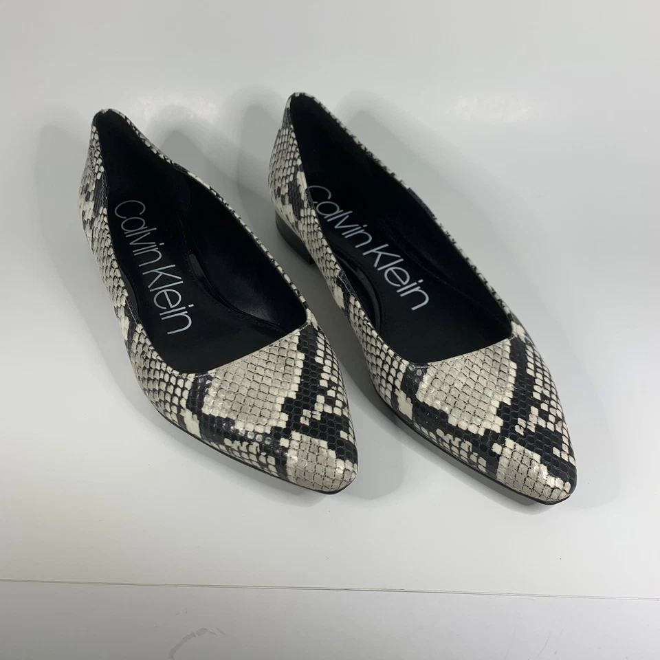 Calvin Klein Mujer Estampado Serpiente Emerin Plano Talla 8.5 Punta Punta Carrera Preppy Foto 1 de 4