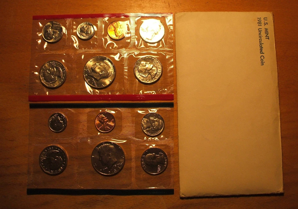 1981 United States MINT SET - 10 COIN SET WITH ENVELOPE - Image 1 of 1