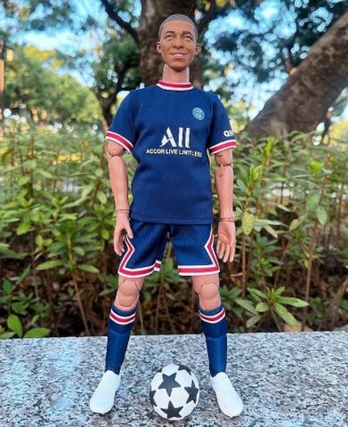 Real Masterpiece 1/6 Soccer Football Star Kylian Mbappé, Paris 12" Action Figure Cover