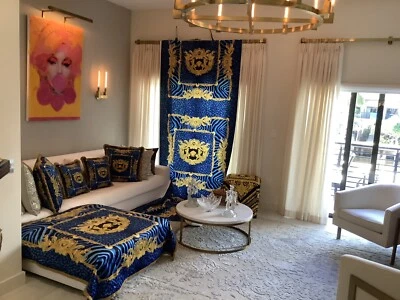 "Terciopelo estampado Meduza DV azul dorado 55""55"" hecho a medida Versace Throw" Foto 1 de 4