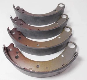 3110-3502090-KIT4 Bremsbackensatz (4 Stück) hin. UAZ 469, GAZ 24, M21, GAZ 69 - Bild 1 von 1
