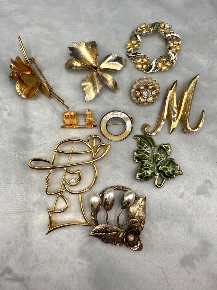 Vintage Brooch Lot Christmas Figural Enamel Rhinestone - Image 1 of 4