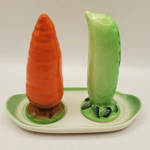 W Goebel Zanahoria y Peapod Bandeja de Sal y Pimienta Alemania Occidental Juego de Cruetas - Imagen 1 de 8