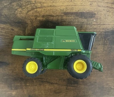 ERTL John Deere Diecast 1:32 Combine Incomplete - Image 1 of 4