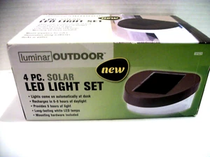 4 PC Solar LED Outdoor Light Set New - Picture 1 of 3