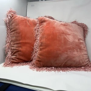 Paar Rosa/Pfirsich 18" Quadrat Rosa Samt Überwurf Kissen mit Fransen - Bild 1 von 8