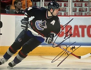 Todd BERTUZZI (BERT) Signed 8x10 Photo! VANCOUVER CANUCKS LEGEND   !! W/COA - Picture 1 of 3