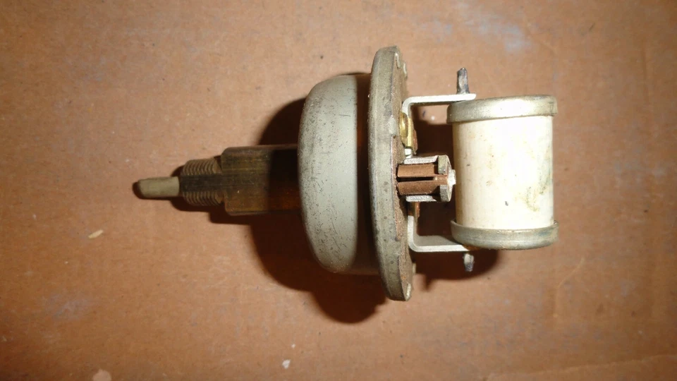 Interruptor aquecedor NOS 1951-53 CHRYSLER WINDSOR IMPERIAL SARATOGA NEW YORKER 1370301 - Imagem 1 de 3