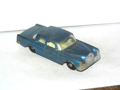 Vintage Lesney Matchbox #46 Mercedes 300SE **PINK LIGHT SPECIAL** - Image 1 of 2