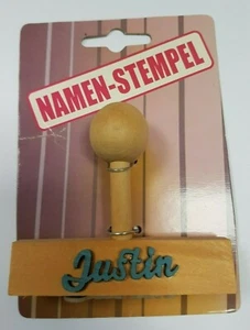 Holzstempel mit Name Justin Geschenk Namen-Stempel Geschenkanhänger Kindernamen - Bild 1 von 4