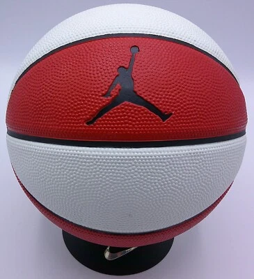 Mini bola de basquete Nike Jordan Skills tamanho 3 academia vermelha/branca/preta - Imagem 1 de 4