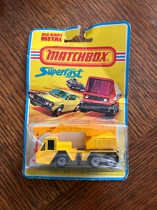 DIE-CAST 1975 MATCHBOX NO 49 CRANE TRUCK IN PACKAGE - Picture 1 of 4