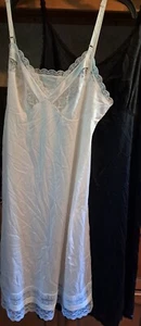2 Damen Vintage Slips beide Gr. 36, W-Vanity Fair, B-Dixie Belle Top Zustand - Bild 1 von 9