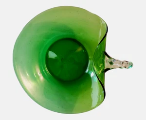 Pilgrim? Glass Nappy Lemon Serving Dish Green Heart with Applied Clear Handle - Picture 1 of 10