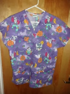 WOMAN'S HALLOWEEN SCRUB TOP SHIRT PUPPY CAT PURPLE SIZE SMALL - Picture 1 of 2