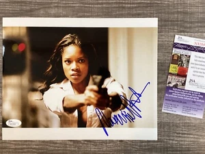 (SSG) Sexy Foto a Color Firmada por NAOMI HARRIS 10X8 "Rampage - Venom" con Certificado de Autenticidad JSA - Imagen 1 de 5