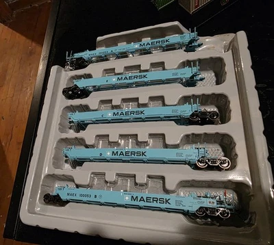 Athearn HO Scale RTR  40ft well cars Maersk set - Image 1 of 3