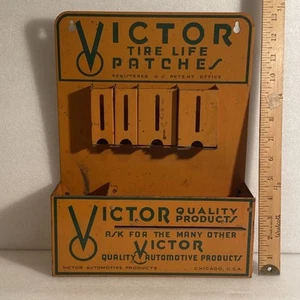 VINTAGE VICTOR REIFENLEBEN FLICKEN BLECH LADEN DISPLAY SCHILD - Bild 1 von 15
