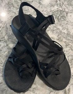 Chaco klassische schwarze Damen-Sandalen mit Riemchen und Zehenschlaufe Größe 11 gebraucht, in einwandfreiem Zustand - Bild 1 von 5