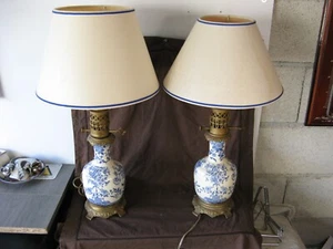 Tolles Paar Moderatorlampe aus Steingut von Gien, Bronzefassung 19.Jh. - Bild 1 von 23
