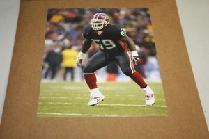 BUFFALO BILLS LONDON FLETCHER #59 UNSIGNED 8X10 PHOTO POSE 1 - Picture 1 of 1