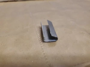 1/2" METAL POLY STRAPPING SEALS 74 PCS COMPARABLE TO ULINE S-512 - Picture 1 of 4