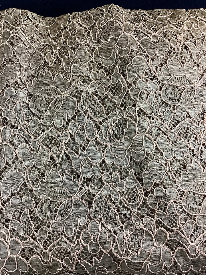 Tela Encaje Tono Dorado 2Yardas + 30” X 24” Ancho Ligero Ropa Estate Disfraz Foto 1 de 3